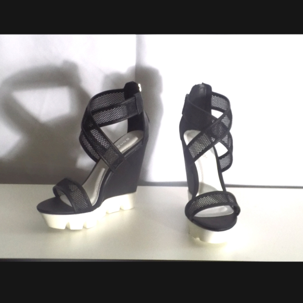 Bamboo sandal multiple sizes in black